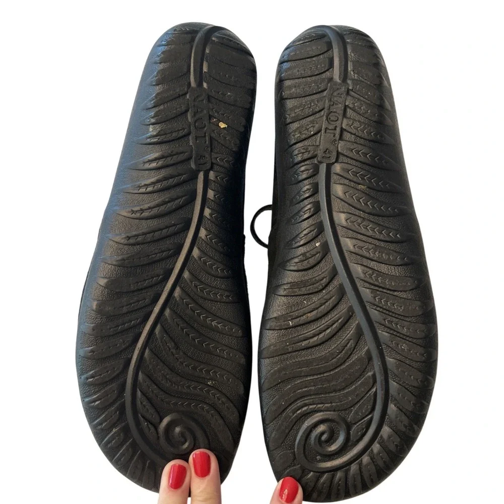Naot Size 41 US 10 Cutout 